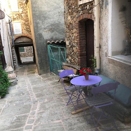 Logement Neuf Centre Du Village Aux Pieds Du Chateau Гримо Екстер'єр фото