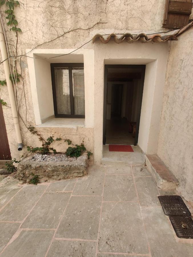 Logement Neuf Centre Du Village Aux Pieds Du Chateau Гримо Екстер'єр фото